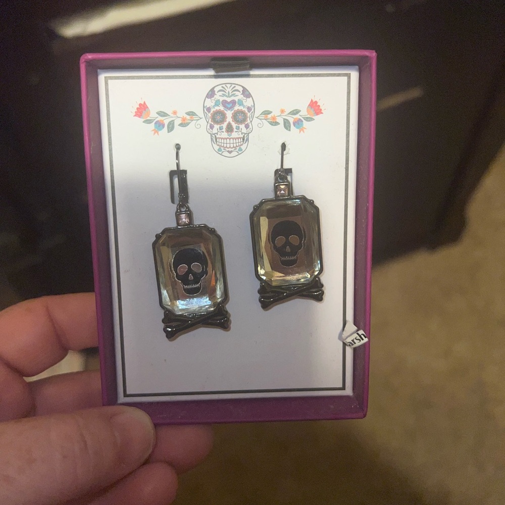 New Halloween dangle skull and crossbones earrings